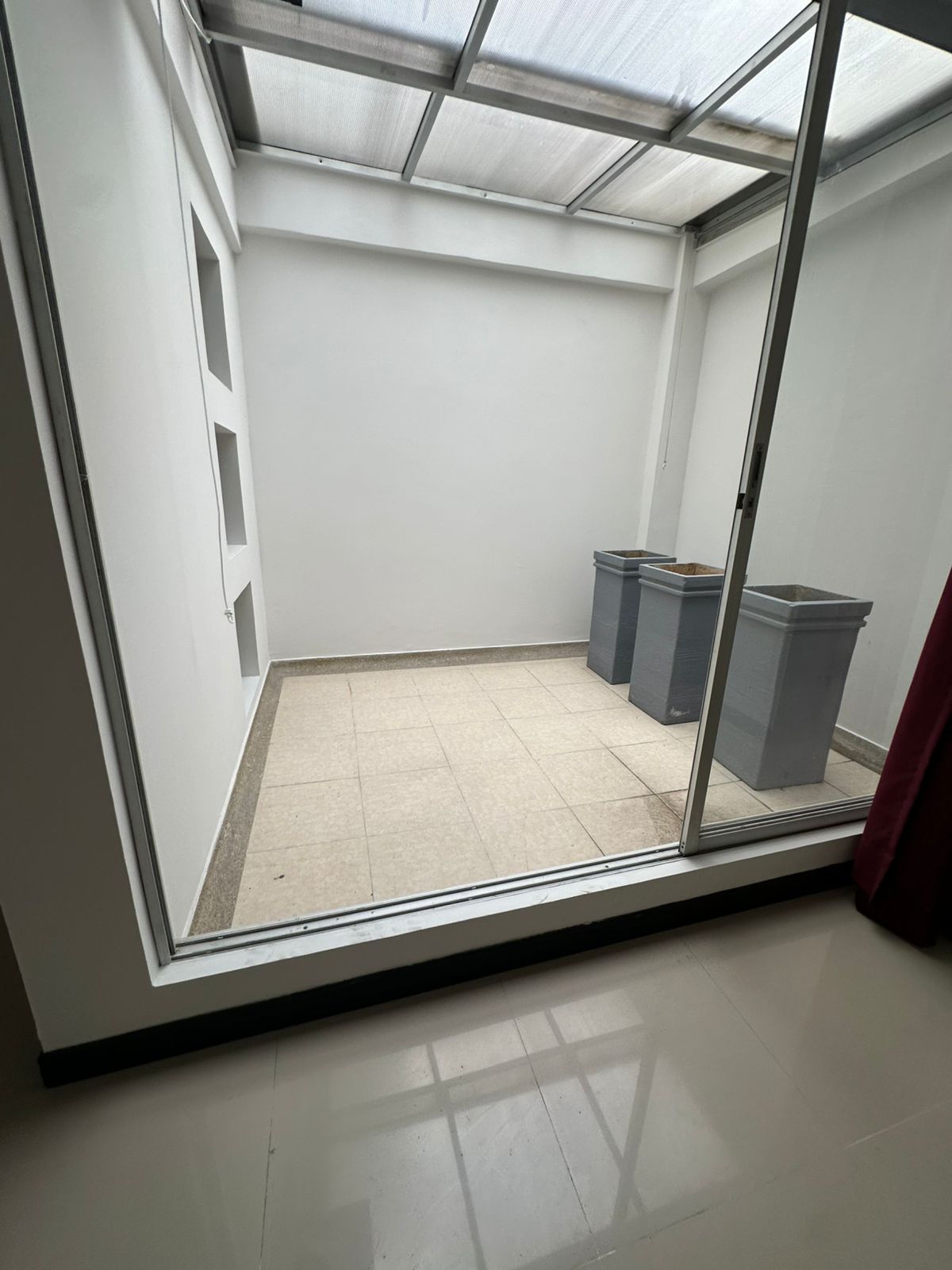 SE RENTA CASA EN SECTOR PINARES