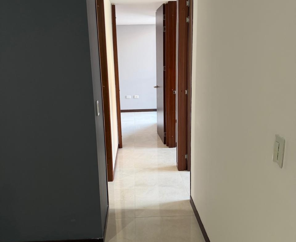 SE VENDE APARTAMENTO AV SUR, CORALES 3 ALCOBAS