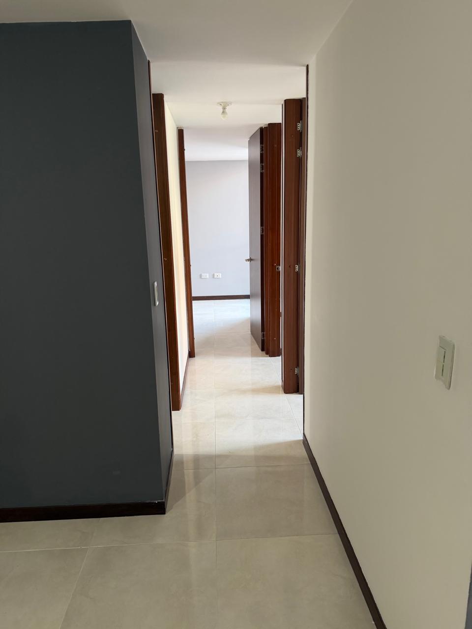 305071220260425051528 SE VENDE APARTAMENTO AV SUR, CORALES 3 ALCOBAS