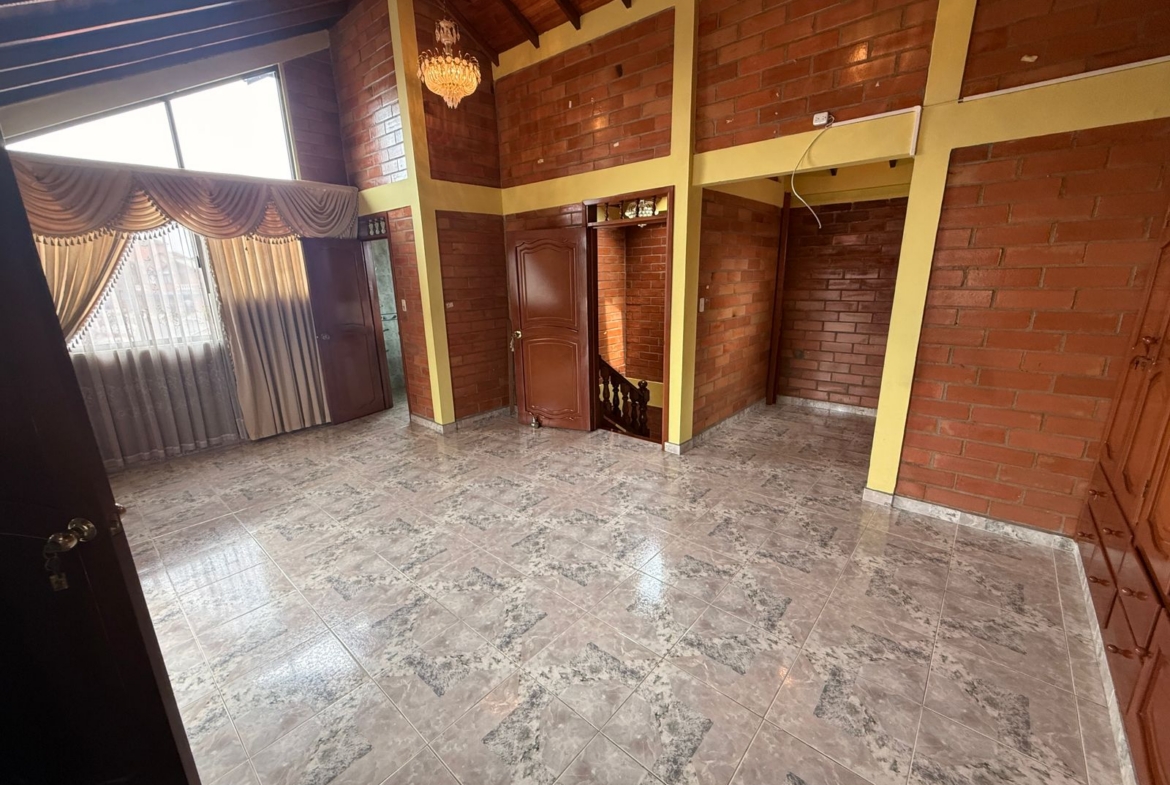 VENDO CASA EN QUINTAS DE JARDIN COLONIAL
