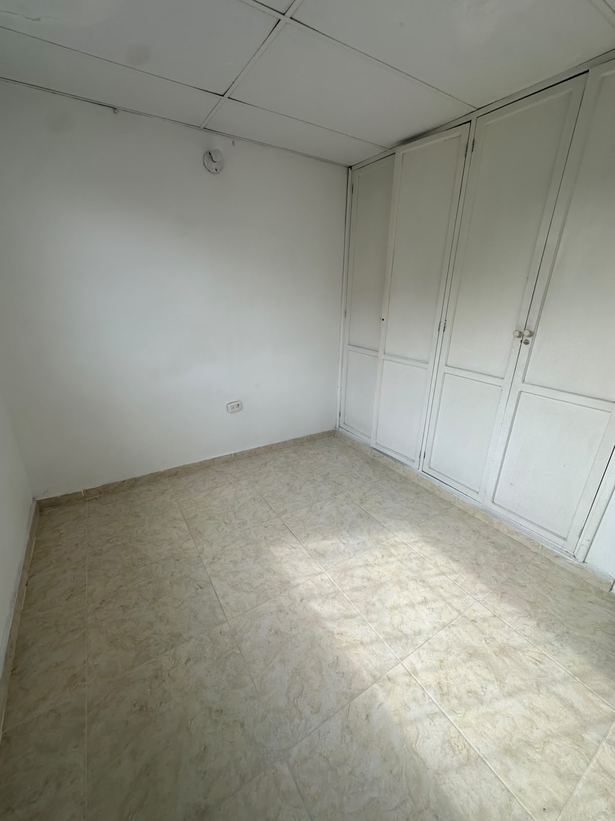 RENTO CASA COMERCIAL EN LA VILLA