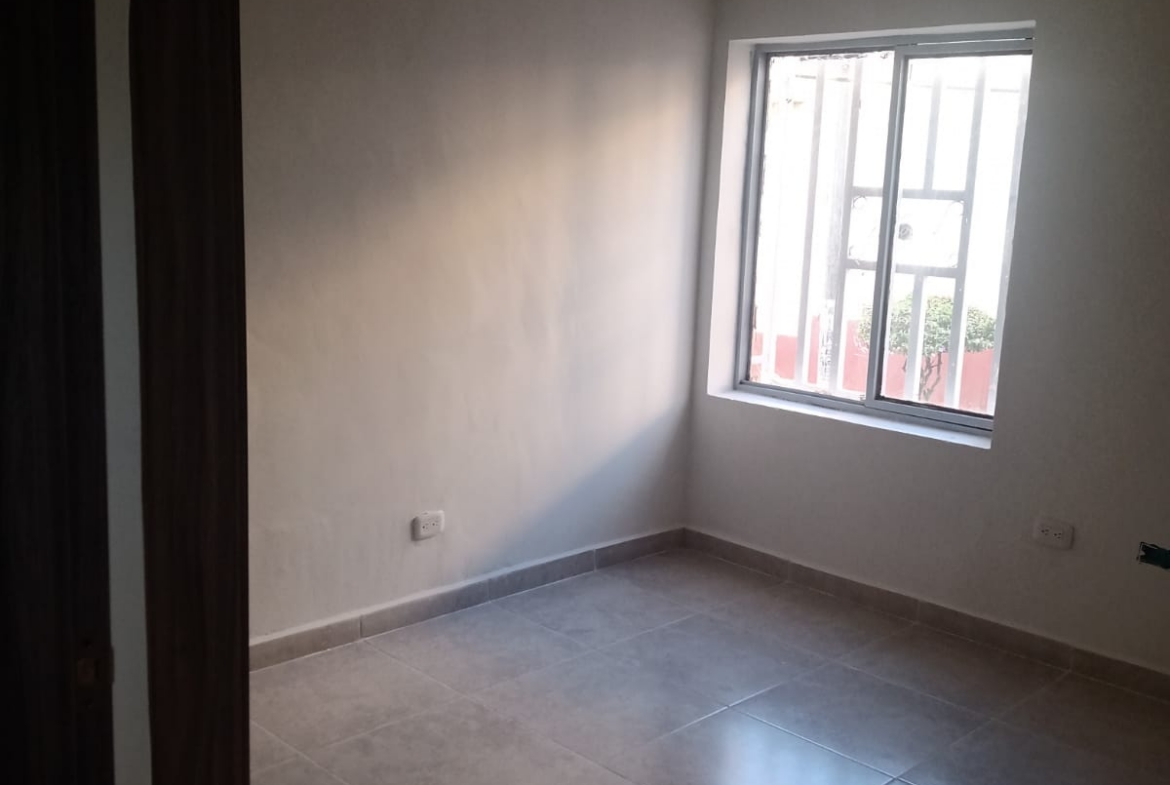 VENDO CASA CON LOCALES CERCA AL CENTRO EN PEREIRA