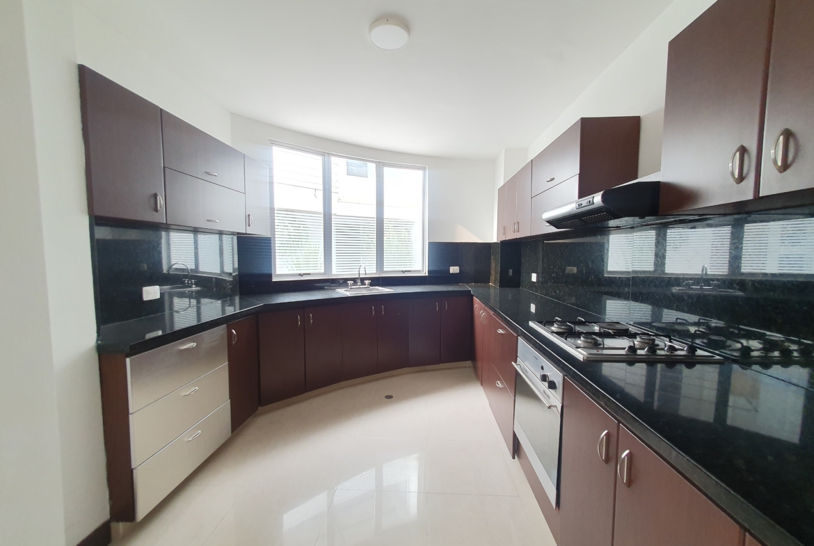 EN VENTA CASA EN PINARES CONJUNTO CERRADO