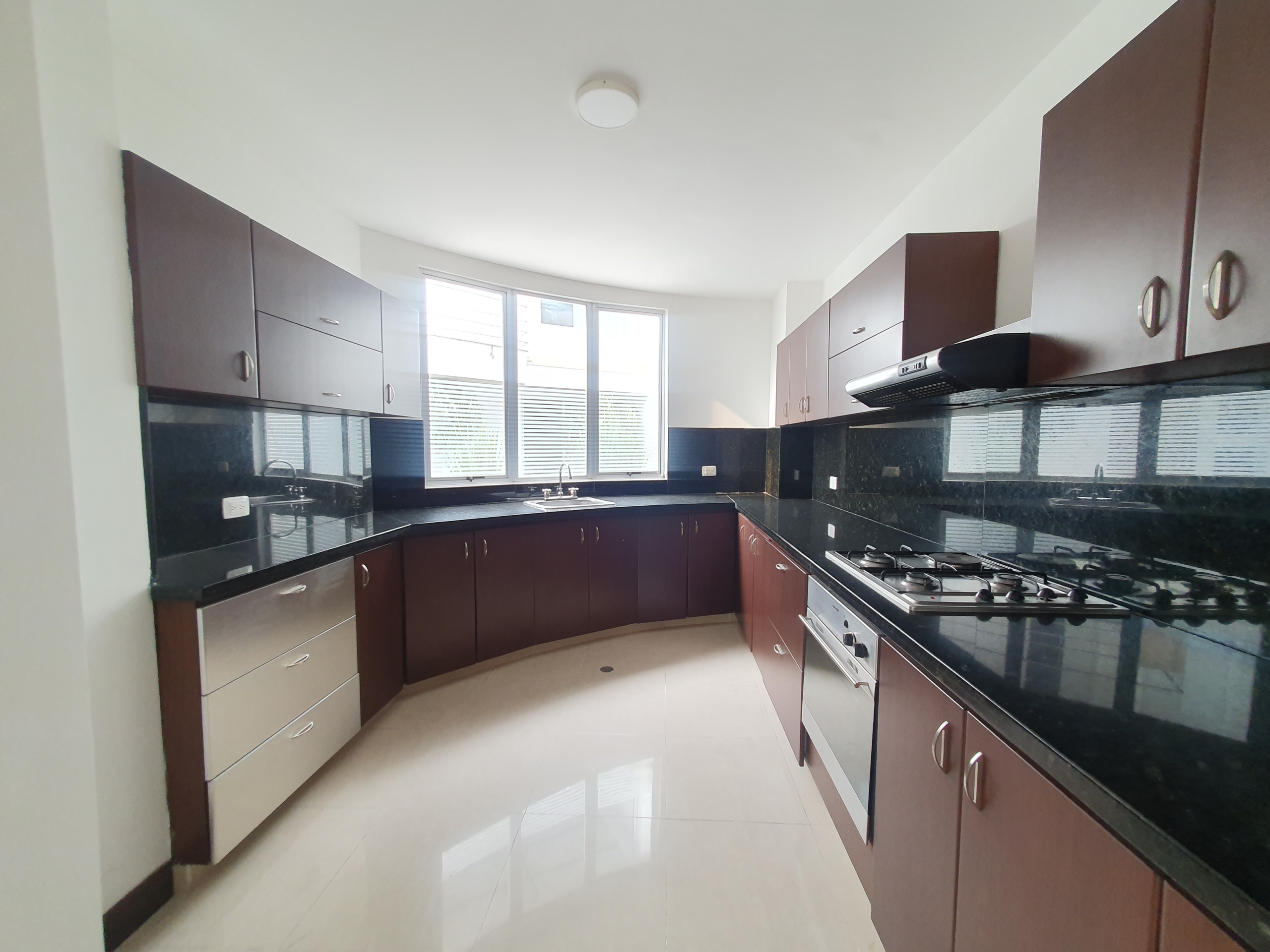 EN VENTA CASA EN PINARES CONJUNTO CERRADO