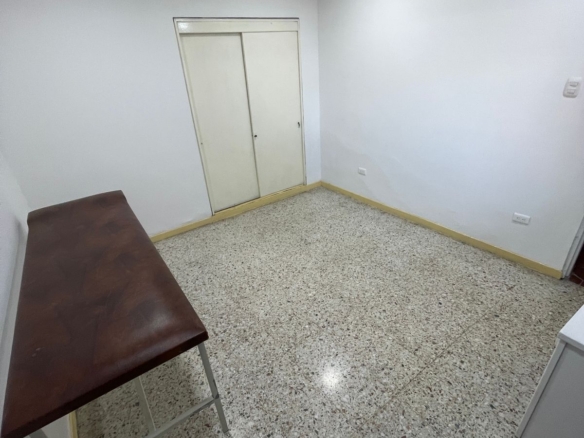 SE RENTA CASA PARA OFICINAS EN MARAYA