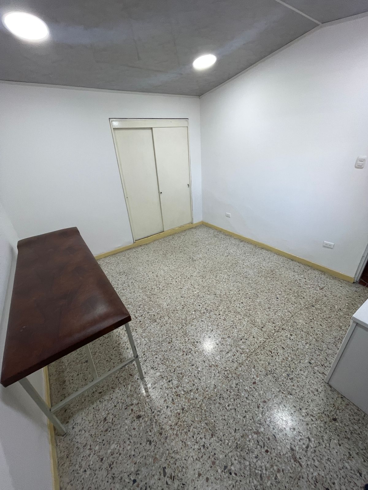 305071320250812024414-1 SE RENTA CASA PARA OFICINAS EN MARAYA