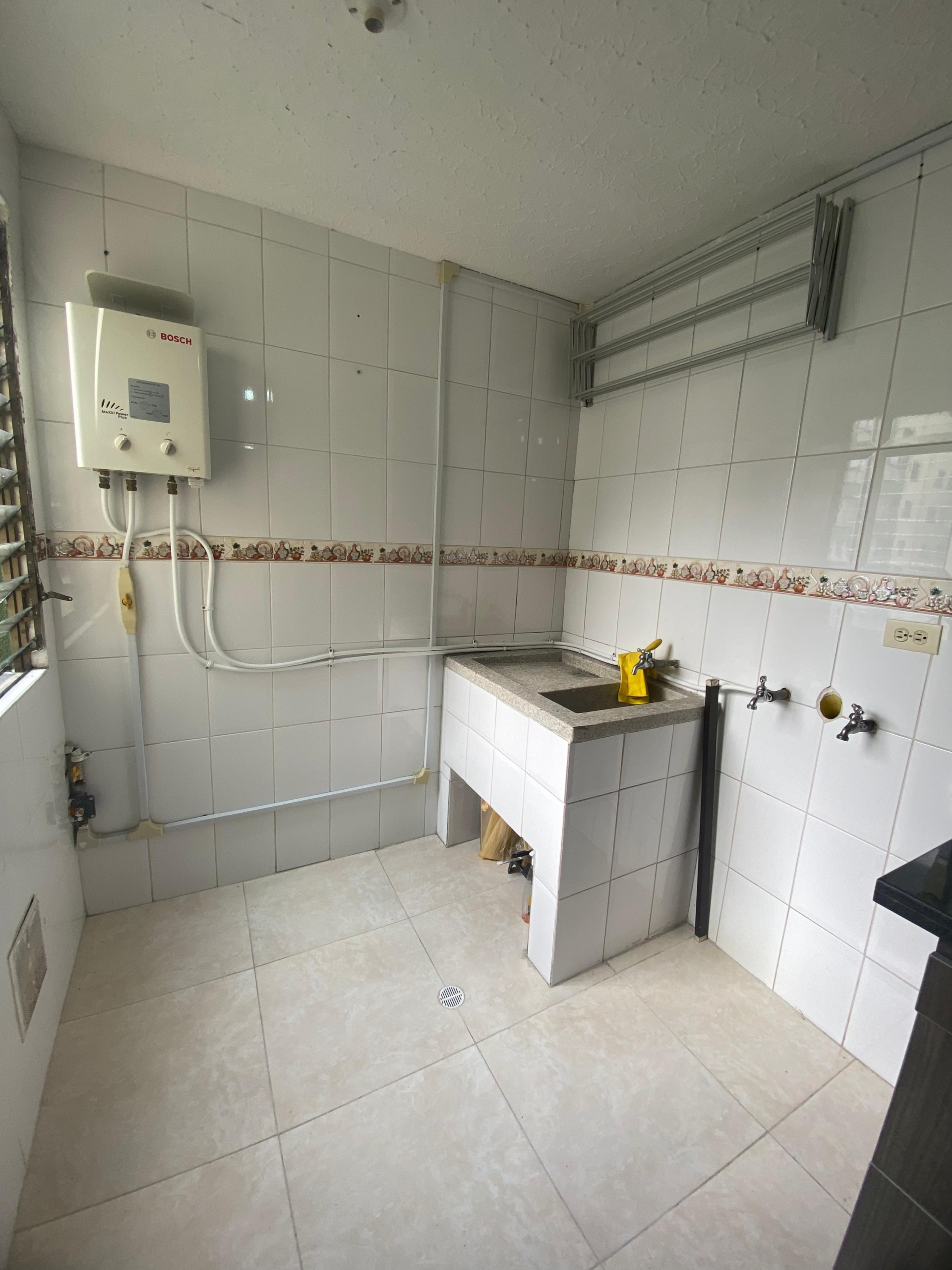 VENDO APARTAMENTO EN LA CIRCUNVALAR
