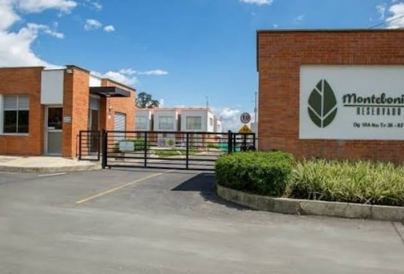 VENDO CASA DÚPLEX EN CONJUNTO CERRADO SECTOR MONTEBONITO DOSQUEBRADAS