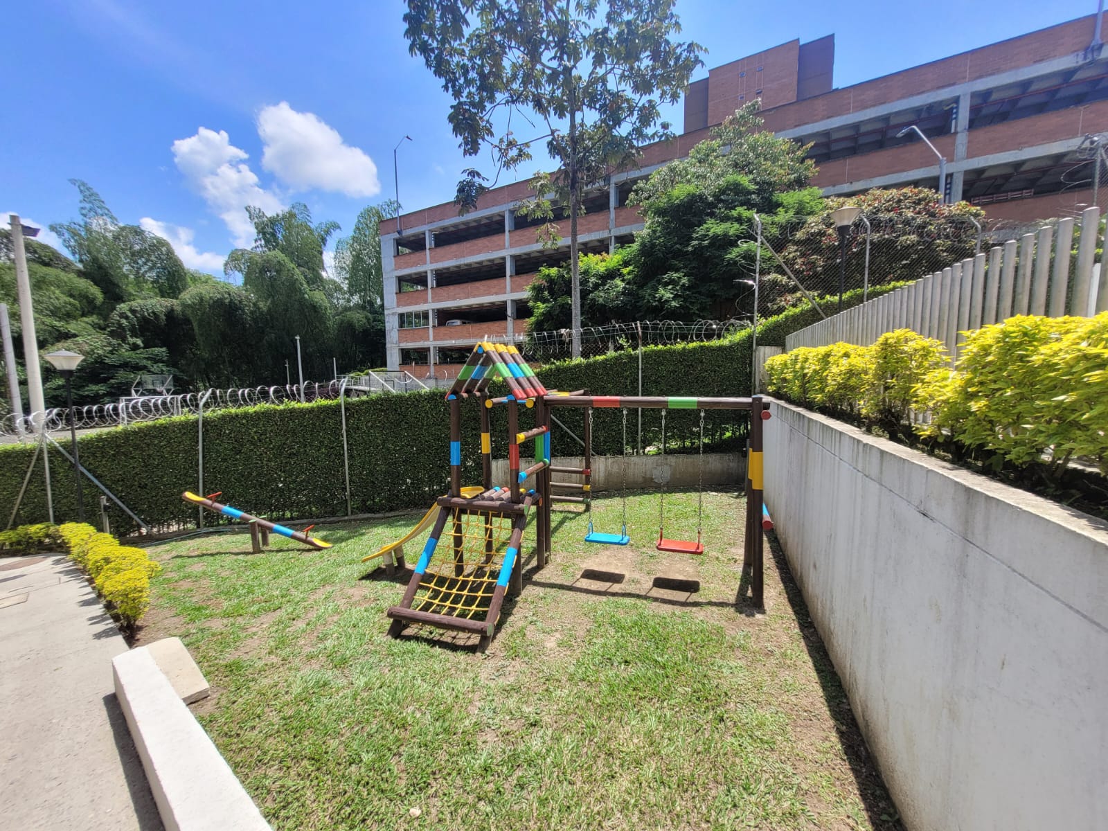 305071320260425045245 VENDO APARTAMENTO EN AV SUR, SECTOR CORALES 68 M2