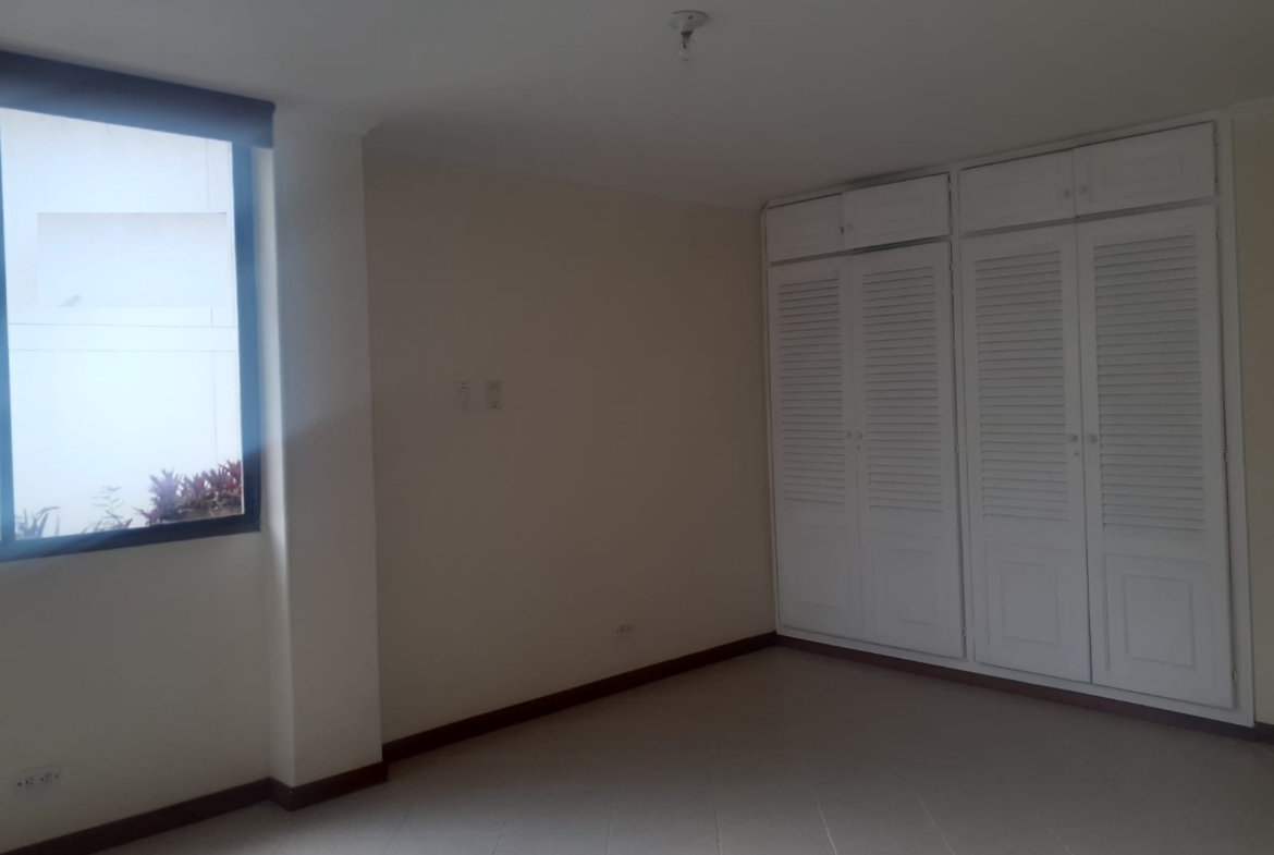 VENDO APARTAMENTO EN PINARES DE SAN MARTIN PEREIRA