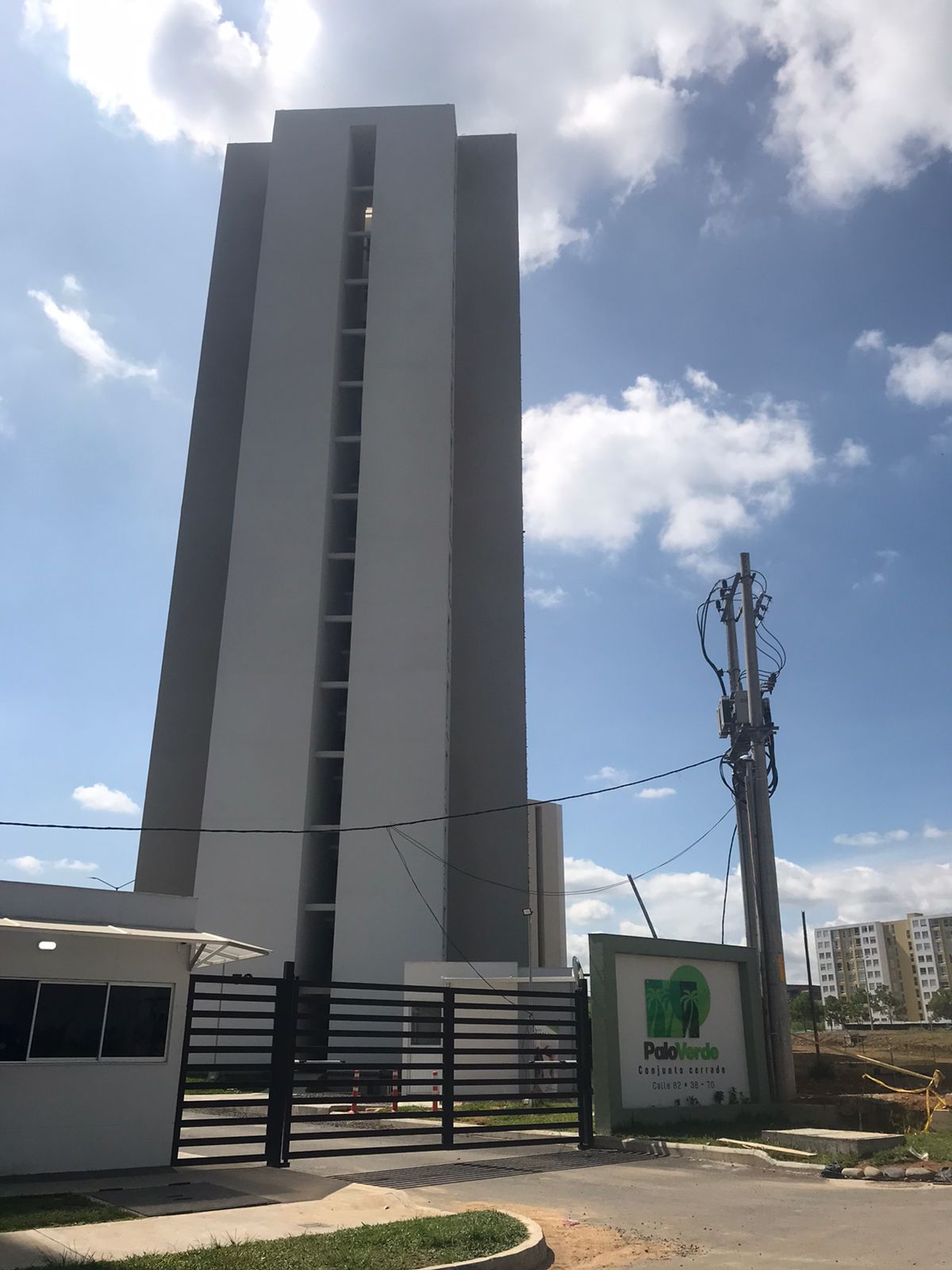 ARRIENDO APTO EN LA VIA CONDINA PALO VERDE PER