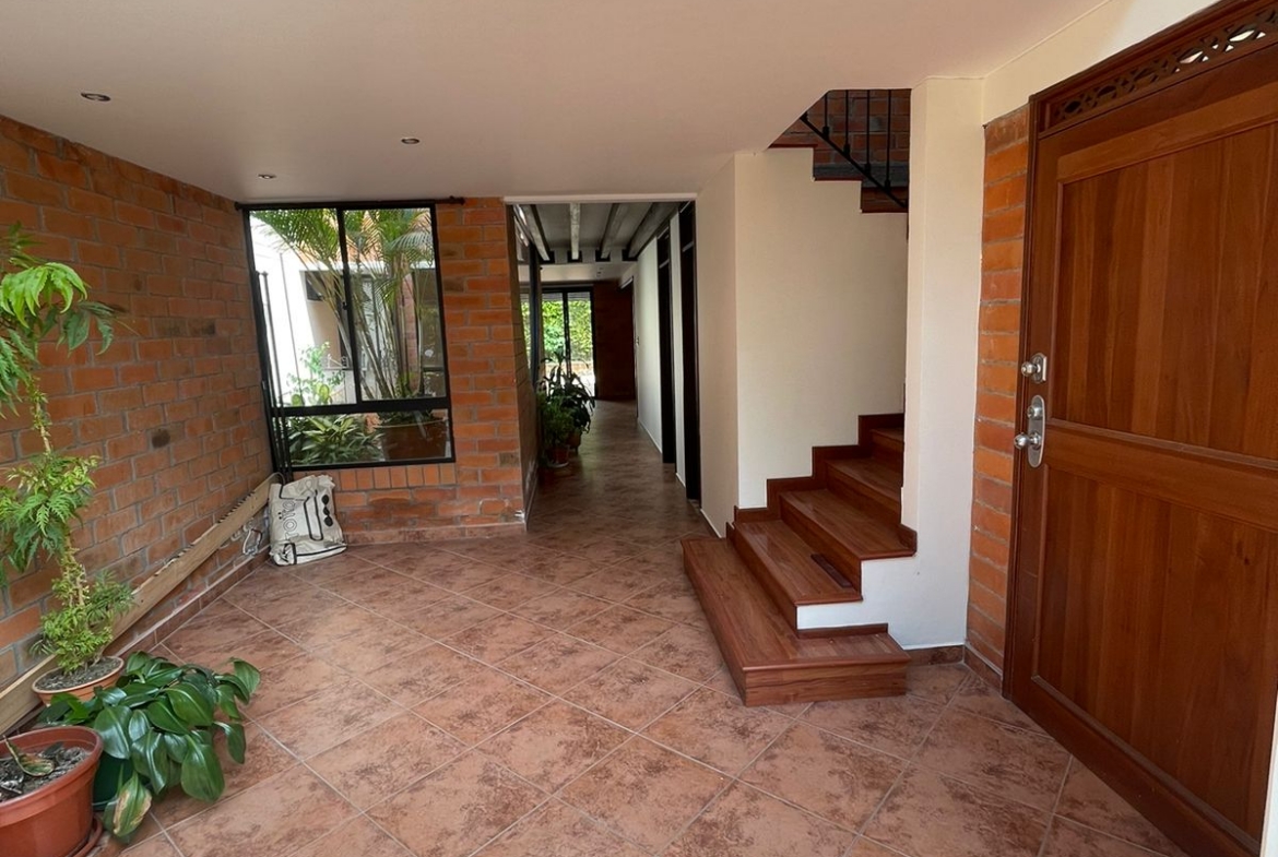 VENDO CASA EN BOMBAY DOSQUEBRADAS