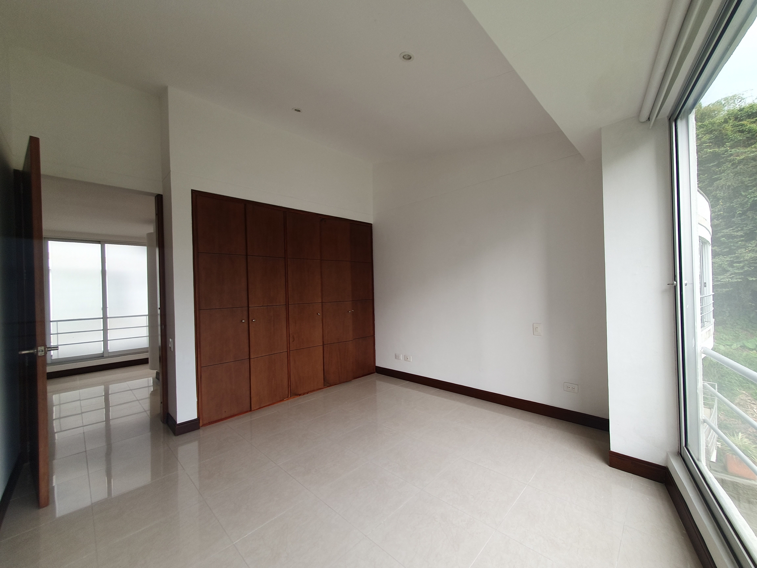 EN VENTA CASA EN PINARES CONJUNTO CERRADO
