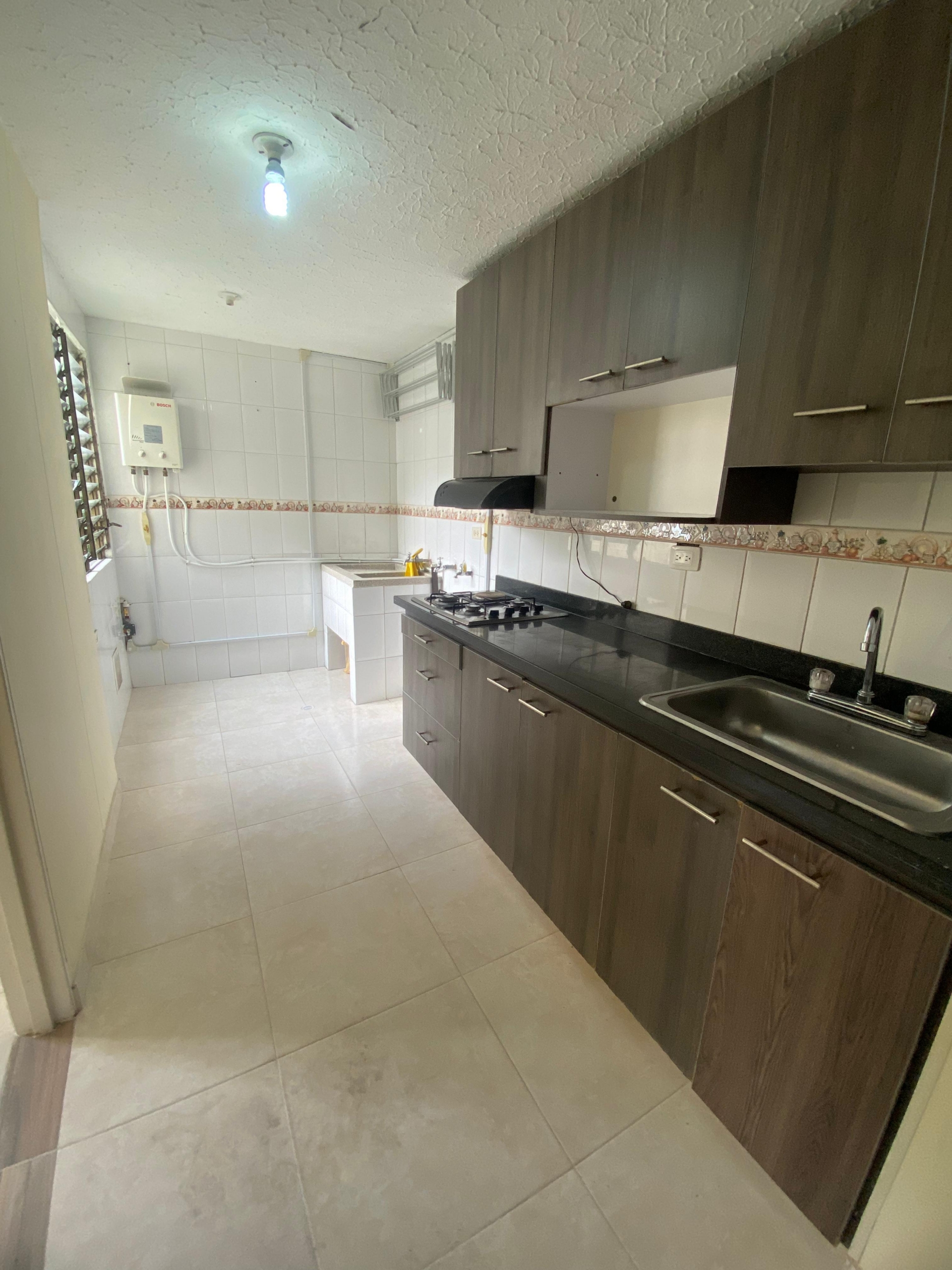 VENDO APARTAMENTO EN LA CIRCUNVALAR