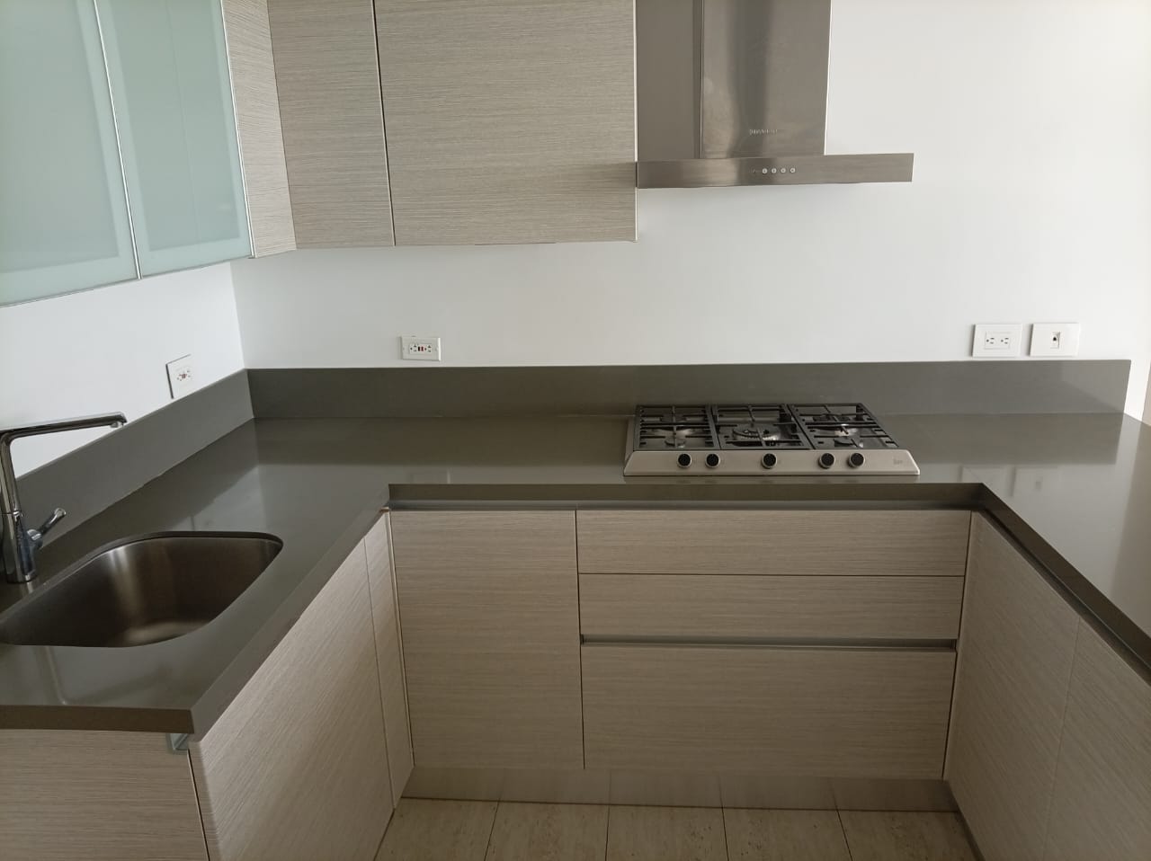 RENTO APARTAMENTO EN CONJUNTO CERRADO VÍA CERRITOS