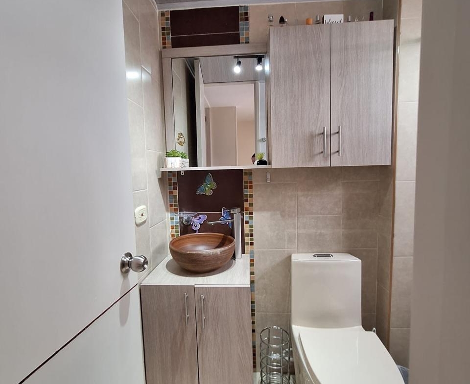 VENDO CASA EN AVENIDA SUR CONJUNTO CERRADO.
