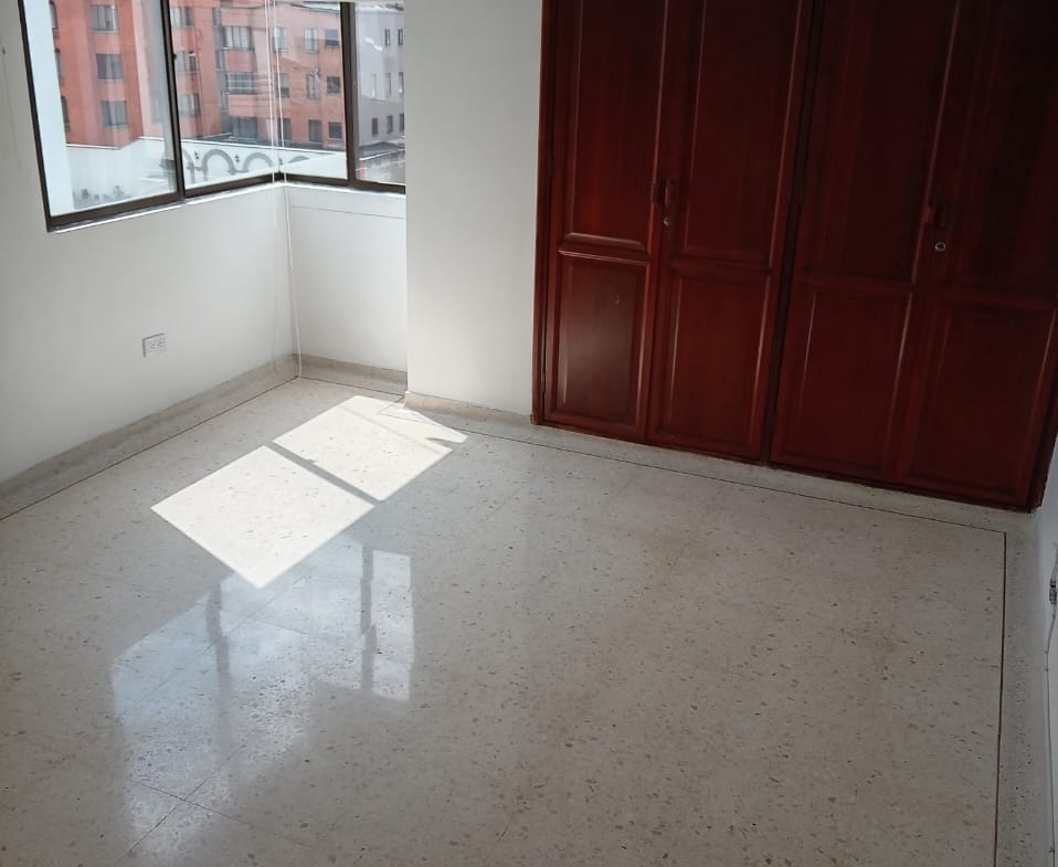 SE VENDE APARTAMENTO CERCA A MEGACENTRO PINARES