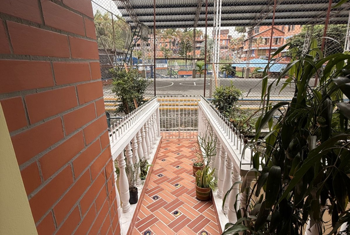 VENDO CASA EN QUINTAS DE JARDIN COLONIAL