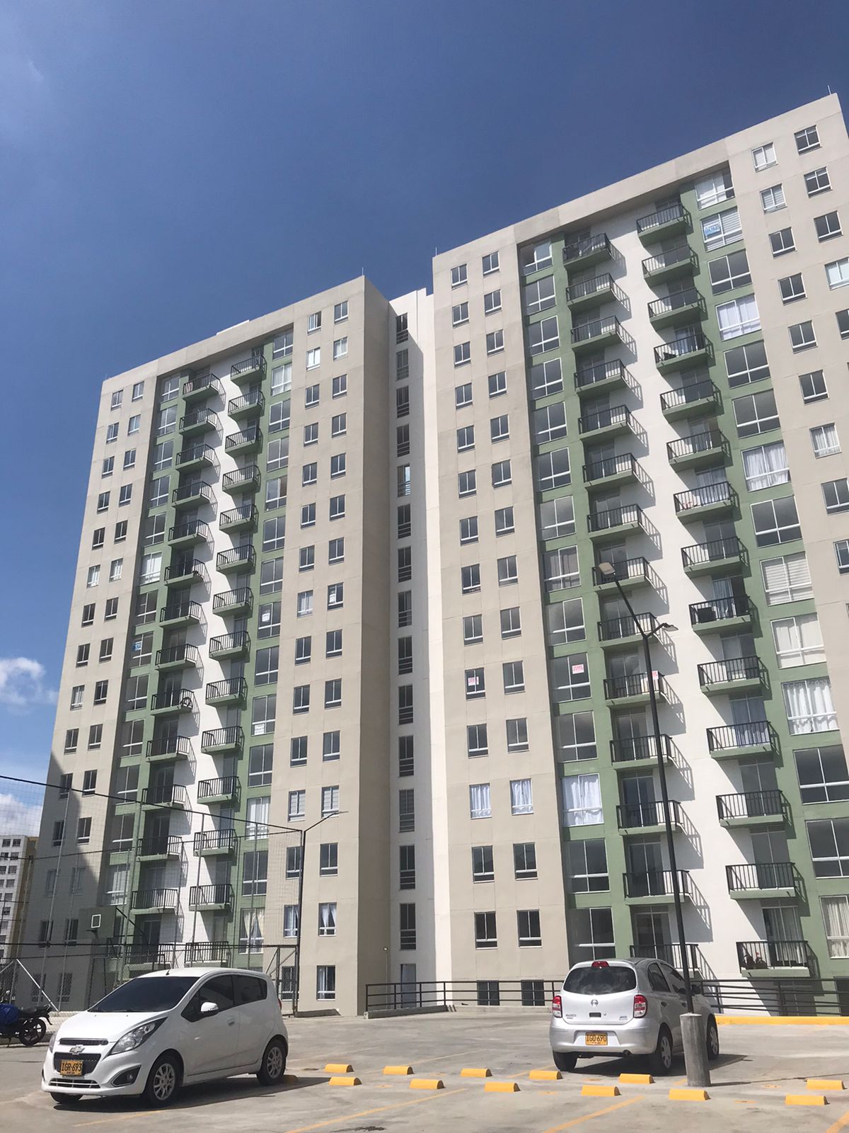 ARRIENDO APTO EN LA VIA CONDINA PALO VERDE PER