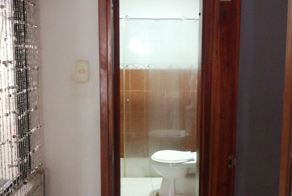 VENDO CASA CON LOCALES CERCA AL CENTRO EN PEREIRA