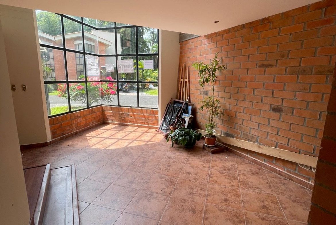 VENDO CASA EN BOMBAY DOSQUEBRADAS
