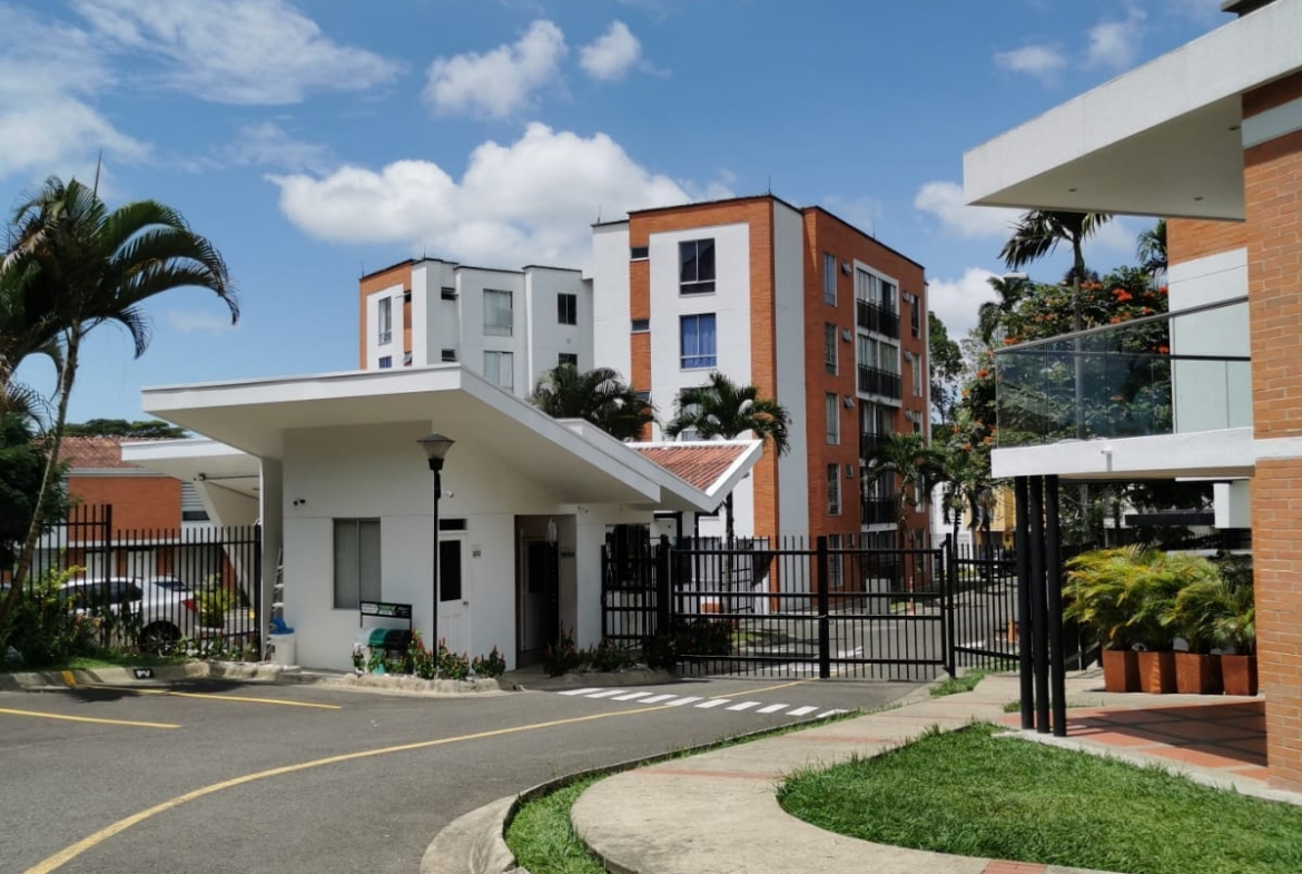 VENTA CASA DÚPLEX EN CONJUNTO CERRADO EN BELMONTE.