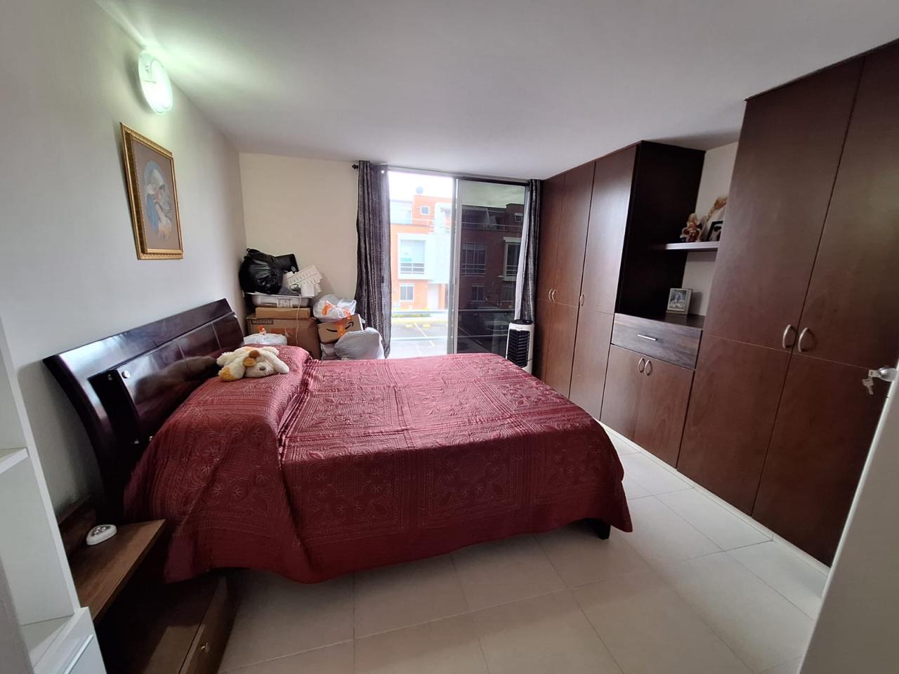 VENDO CASA EN AVENIDA SUR CONJUNTO CERRADO.