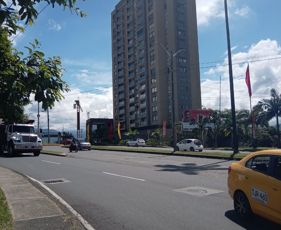 VENDO APARTAMENTO UBICACIÓN ESTRATÉGICA AVENIDA SUR EN PEREIRA
