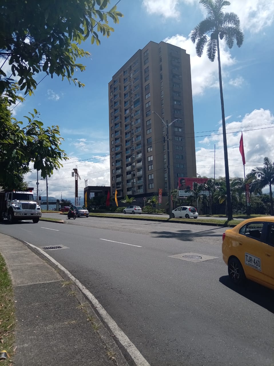VENDO APARTAMENTO UBICACIÓN ESTRATÉGICA AVENIDA SUR EN PEREIRA
