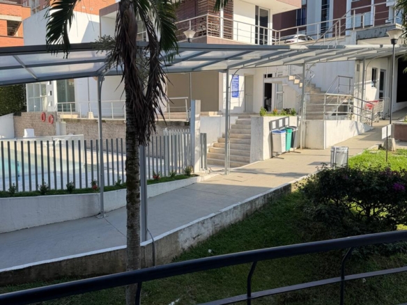 SE VENDE APARTAMENTO AV SUR, CORALES 3 ALCOBAS