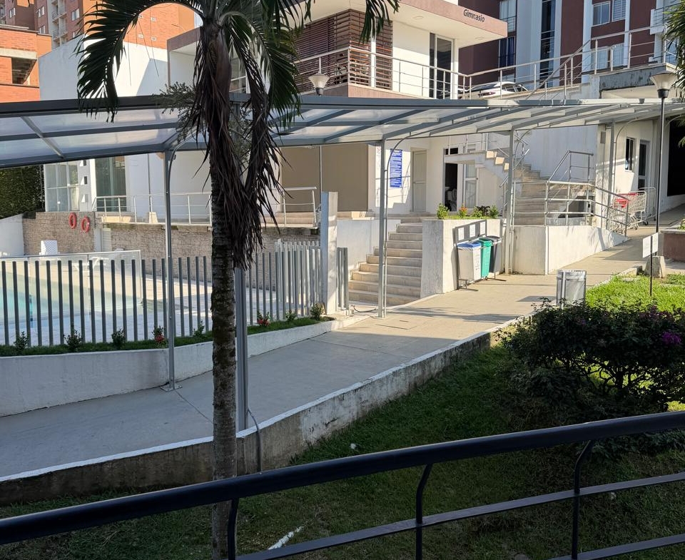 SE VENDE APARTAMENTO AV SUR, CORALES 3 ALCOBAS