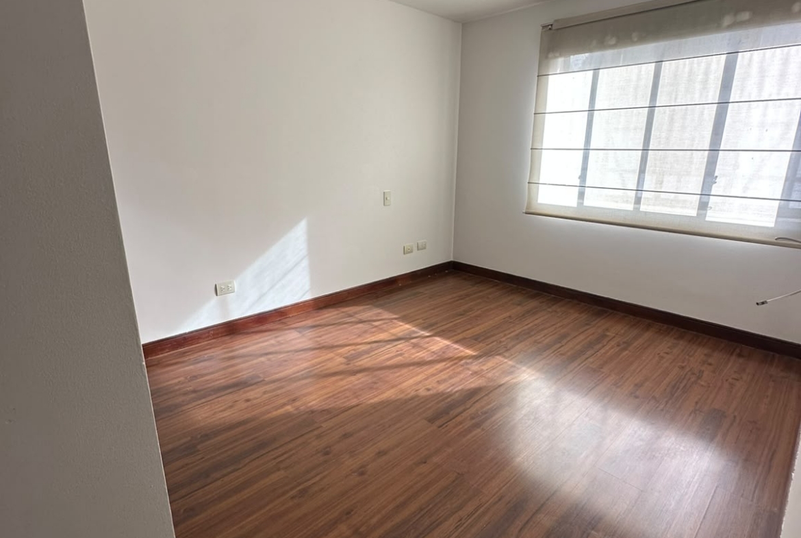 VENDO CASA EN SECTOR CIRCUNVALAR