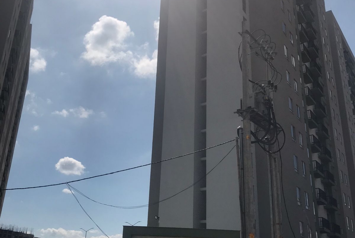 ARRIENDO APTO EN LA VIA CONDINA PALO VERDE PER