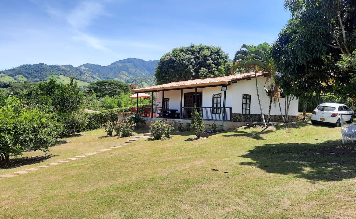 VENDO CASA CAMPESTRE EN VITERBO CALDAS