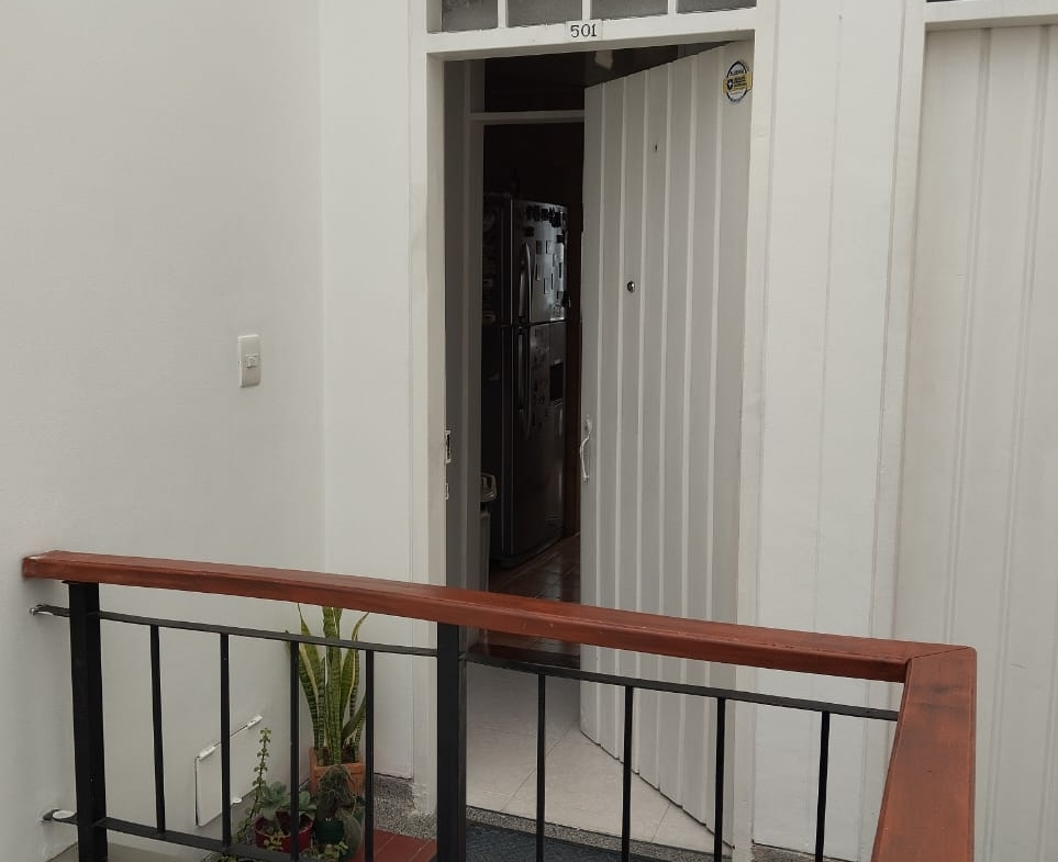 VENDO APARTAMENTO EN LOS CEDROS PEREI