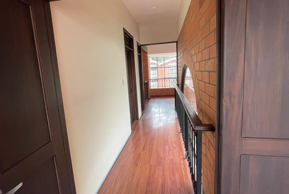 VENDO CASA EN BOMBAY DOSQUEBRADAS