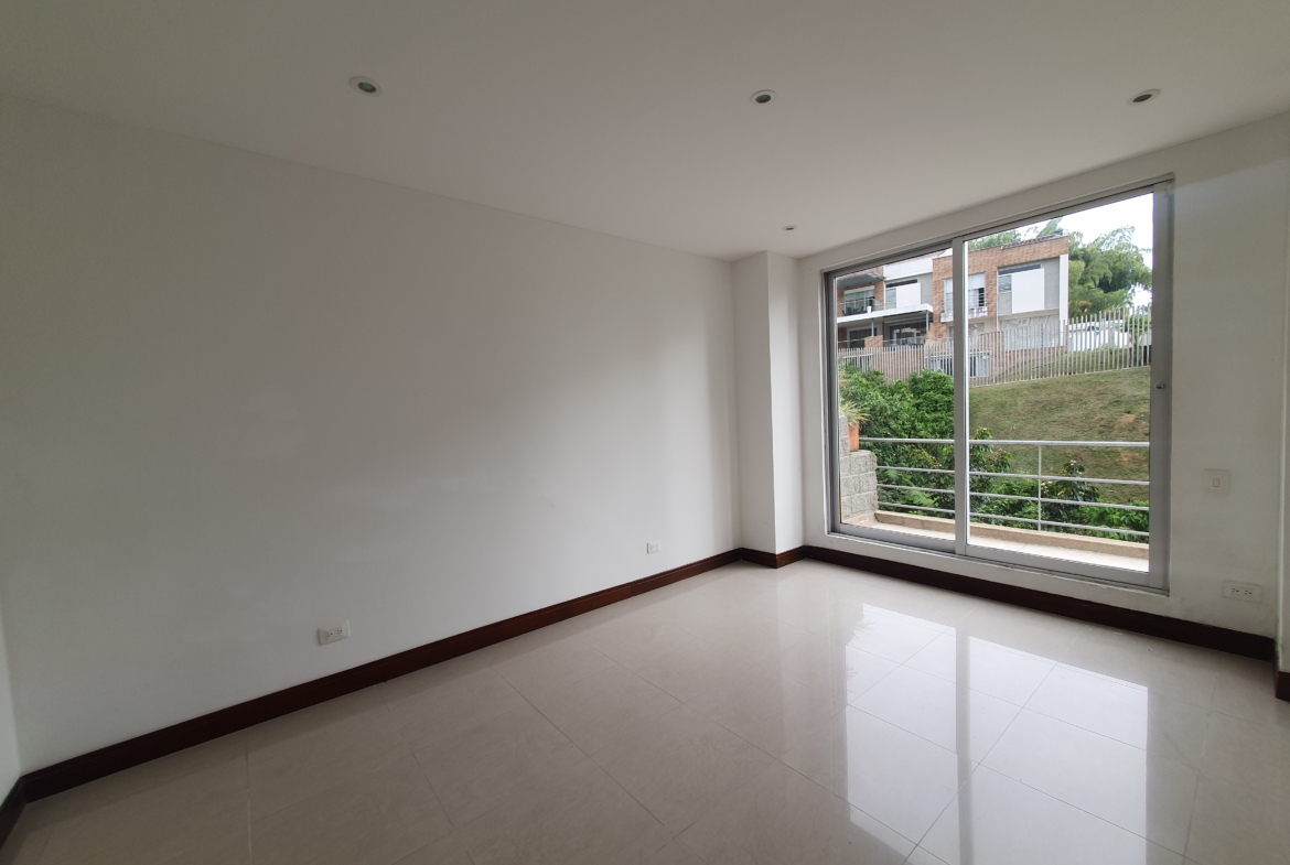 EN VENTA CASA EN PINARES CONJUNTO CERRADO