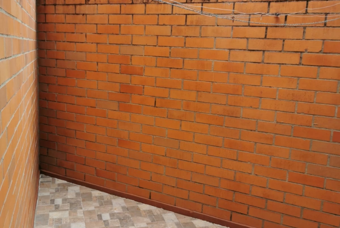 VENTA CASA DÚPLEX EN CONJUNTO CERRADO EN BELMONTE.