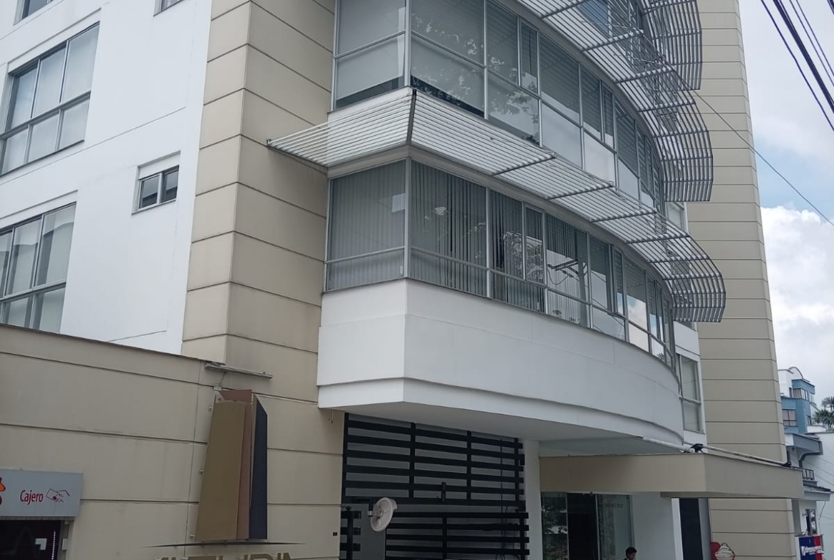 SE ARRIENDA OFICINA EN CENTRO DE NEGOCIOS EN ÁLAMOS PEREIRA