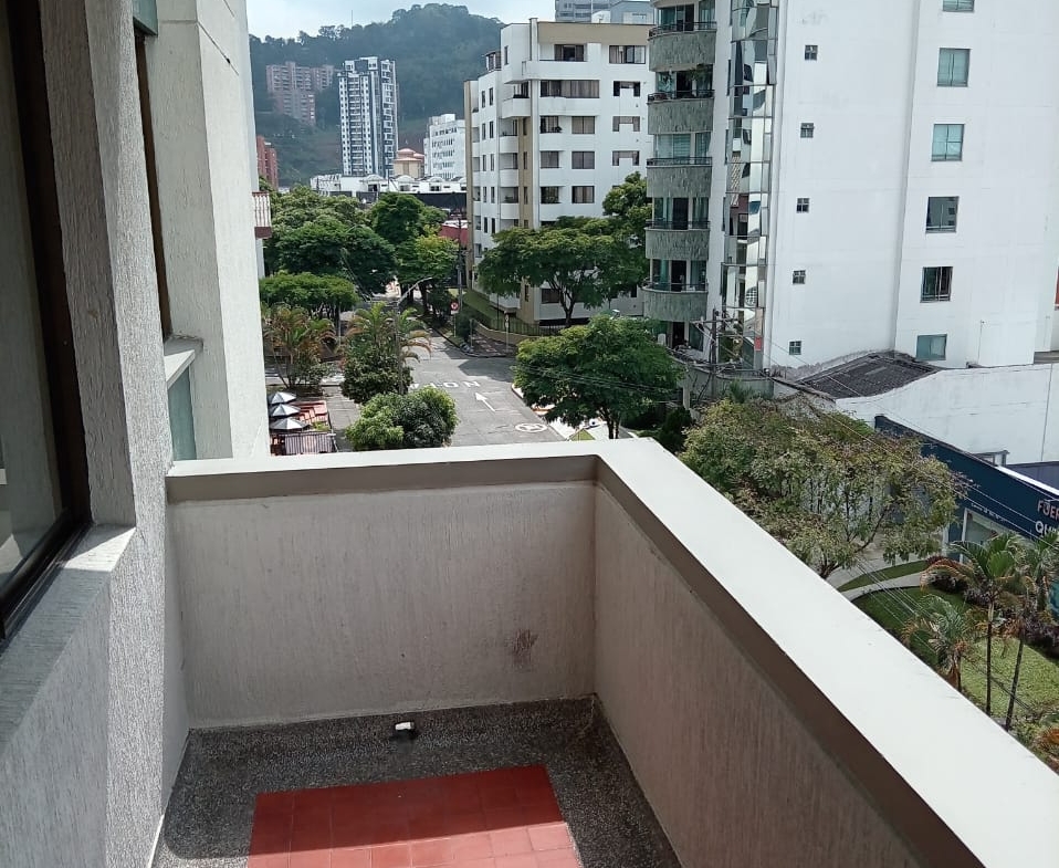 SE VENDE APARTAMENTO CERCA A MEGACENTRO PINARES