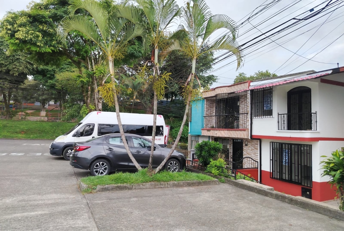 ARRIENDO CASA EN VILLA DEL PRADO PEREIRA