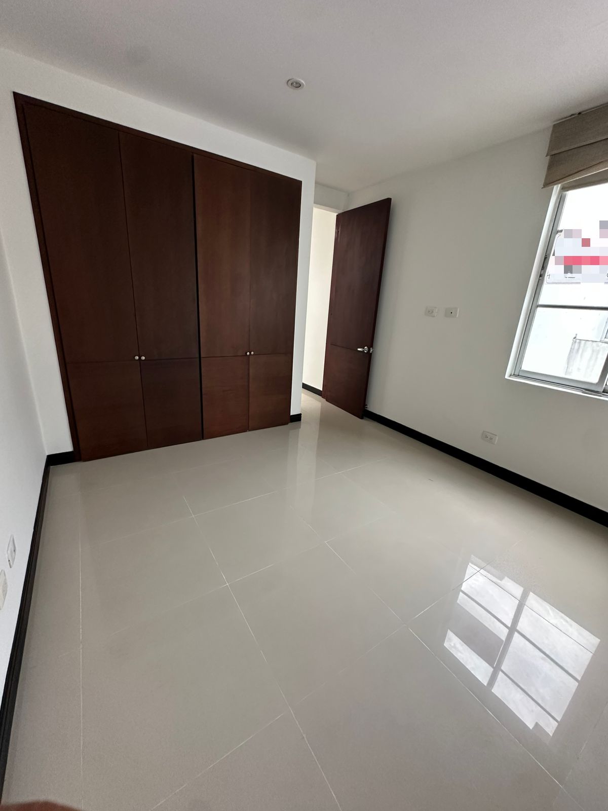 SE RENTA CASA EN SECTOR PINARES