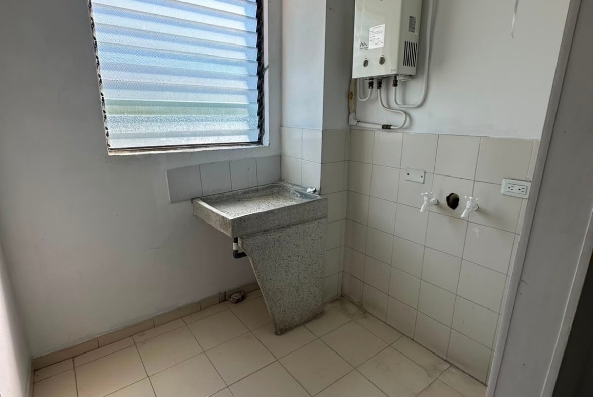 SE RENTA APARTAMENTO EN SAN MATEO