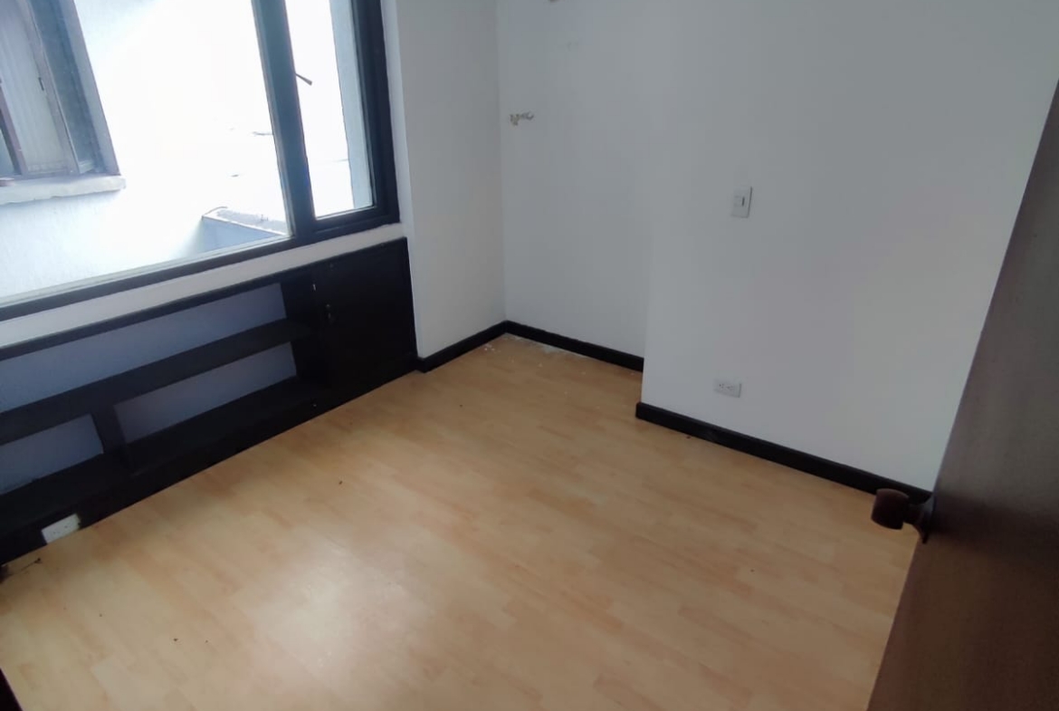 VENDO OF EN EL CORAZON DEL CENTRO DE MANIZALES 76 M2