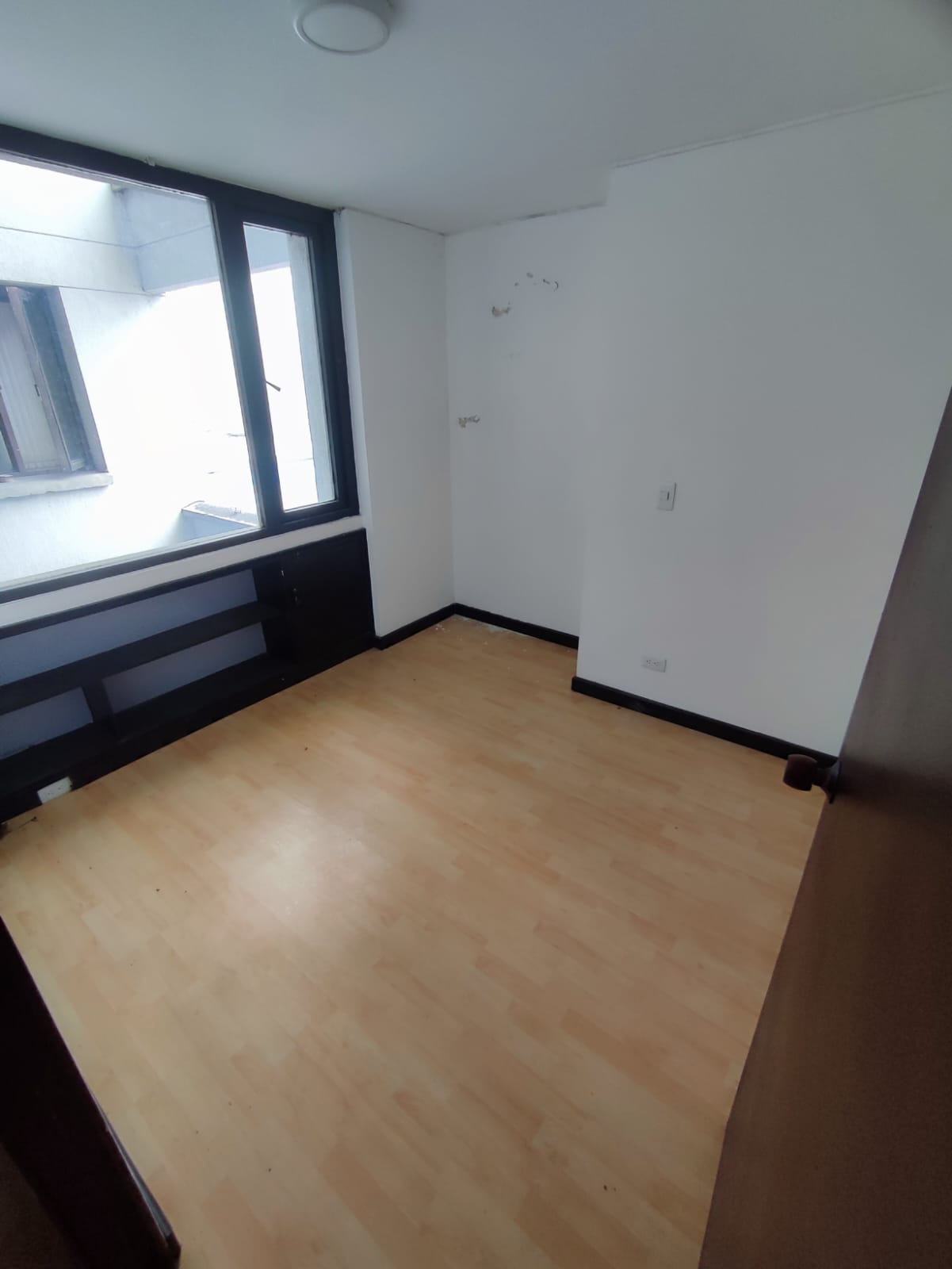 305071720240423061503 VENDO OF EN EL CORAZON DEL CENTRO DE MANIZALES 76 M2