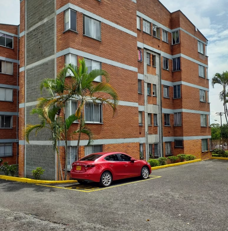 VENDO APARTAMENTO EN LOS CEDROS PEREI