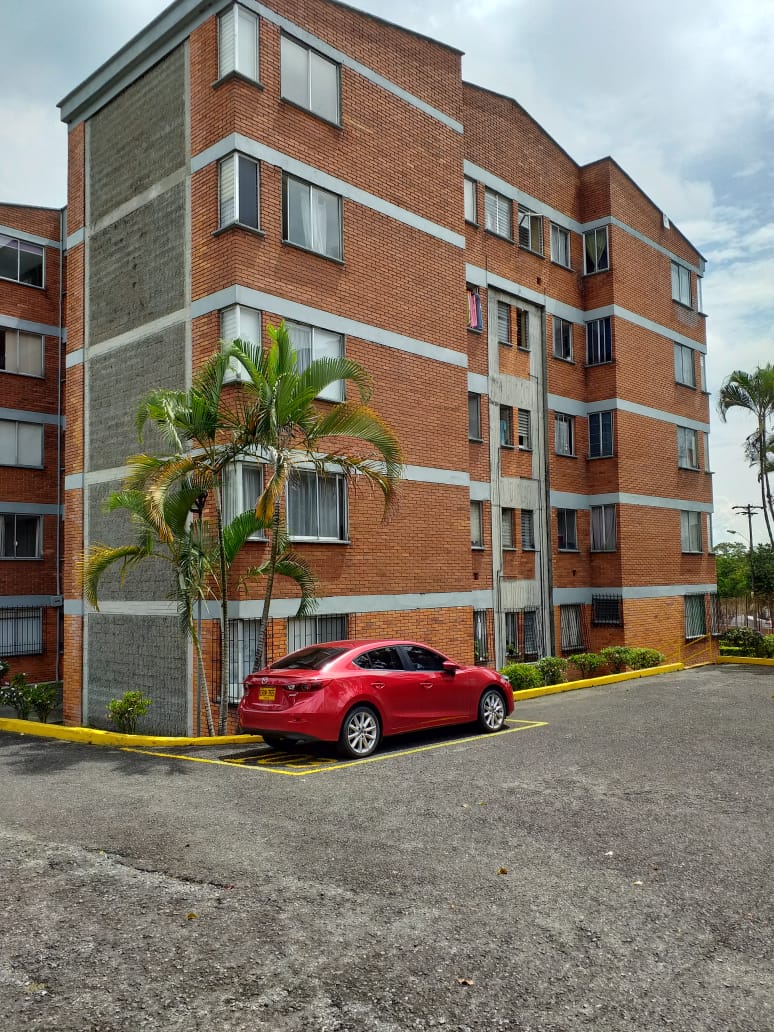 VENDO APARTAMENTO EN LOS CEDROS PEREI