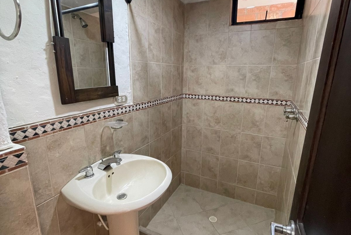 VENDO CASA EN BOMBAY DOSQUEBRADAS