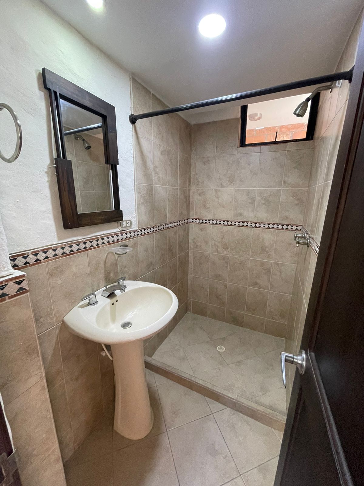 305071720240906031710 VENDO CASA EN BOMBAY DOSQUEBRADAS