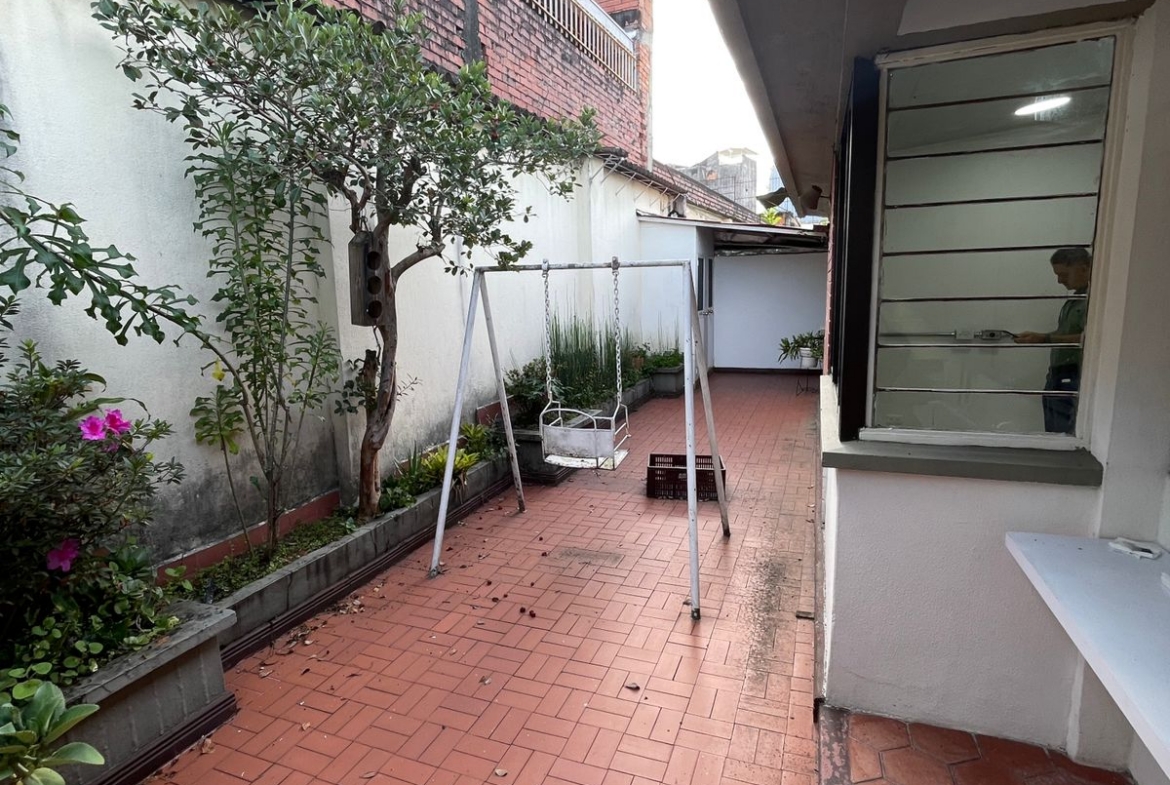 SE RENTA CASA PARA OFICINAS EN MARAYA